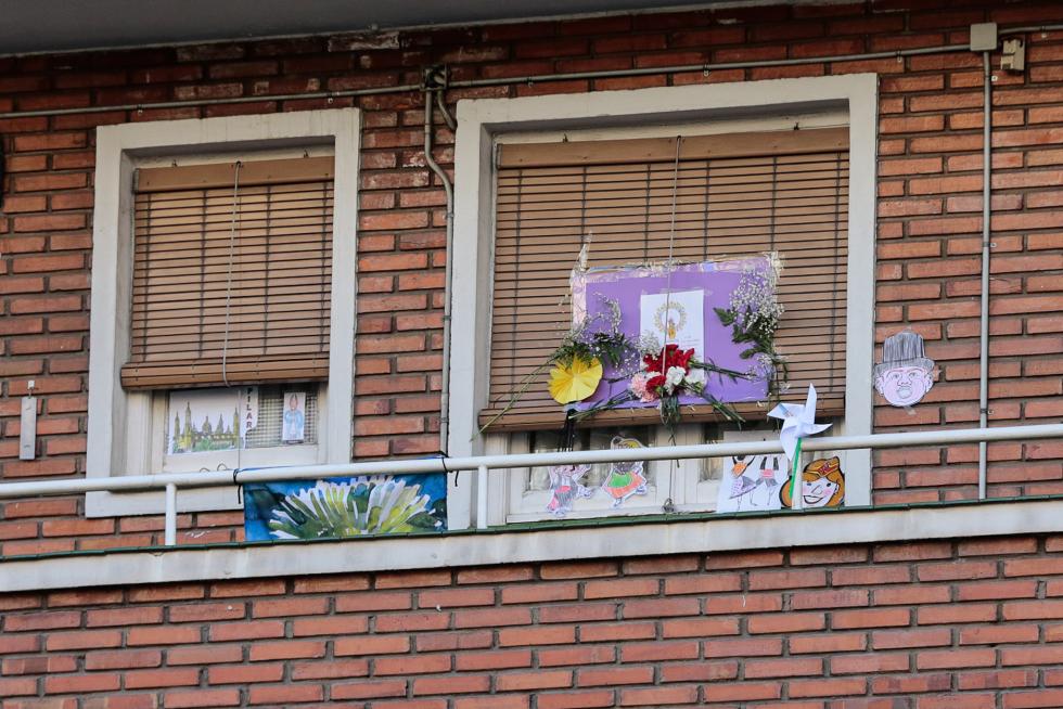 Balcones engalanados en el Día del Pilar
