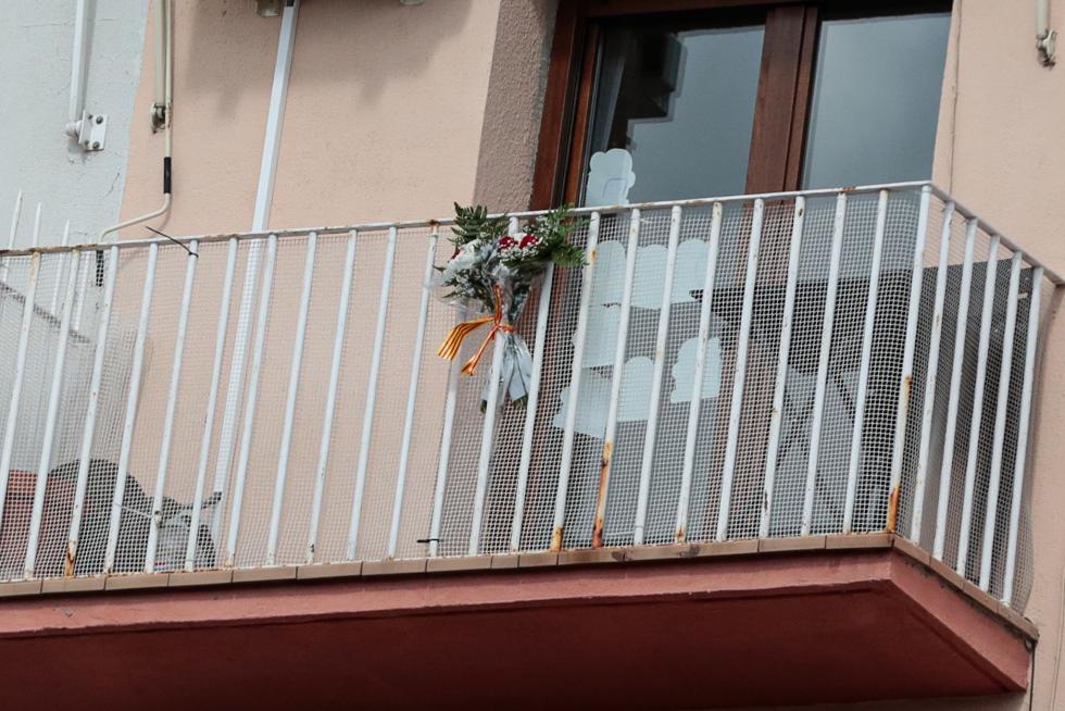 Balcones engalanados en el Día del Pilar