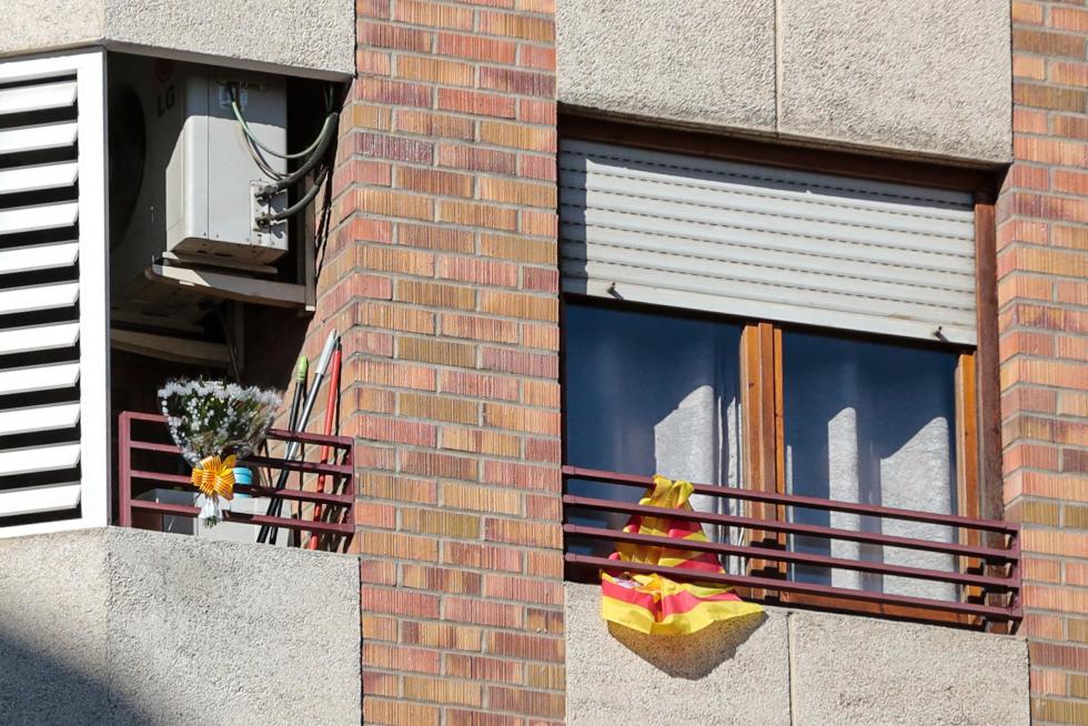 Balcones engalanados en el Día del Pilar