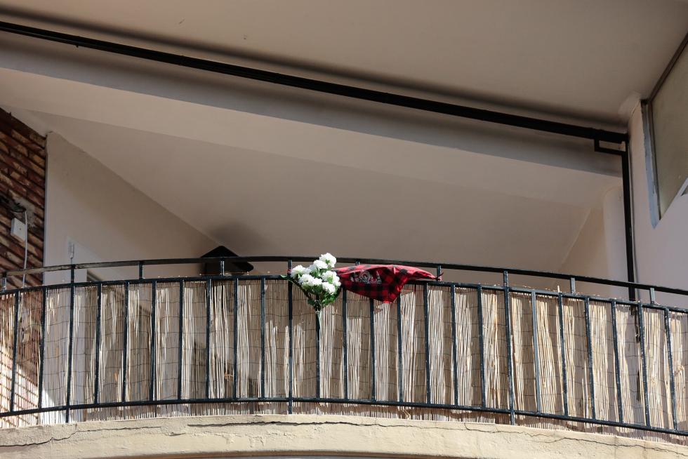 Balcones engalanados en el Día del Pilar