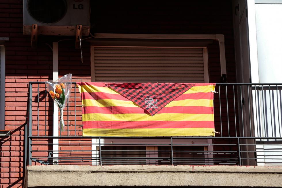 Balcones engalanados en el Día del Pilar