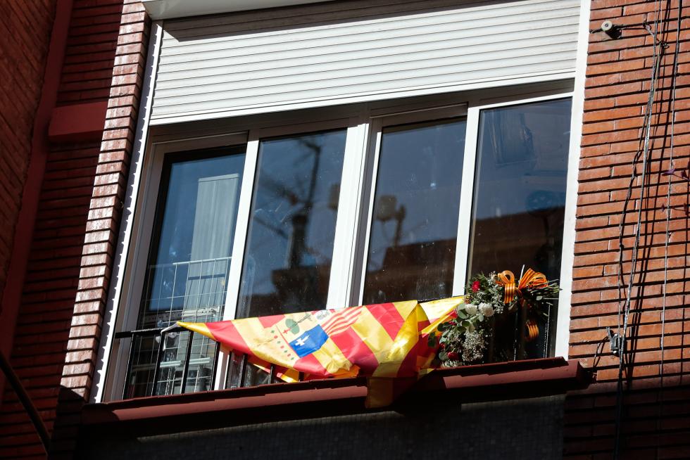 Balcones engalanados en el Día del Pilar