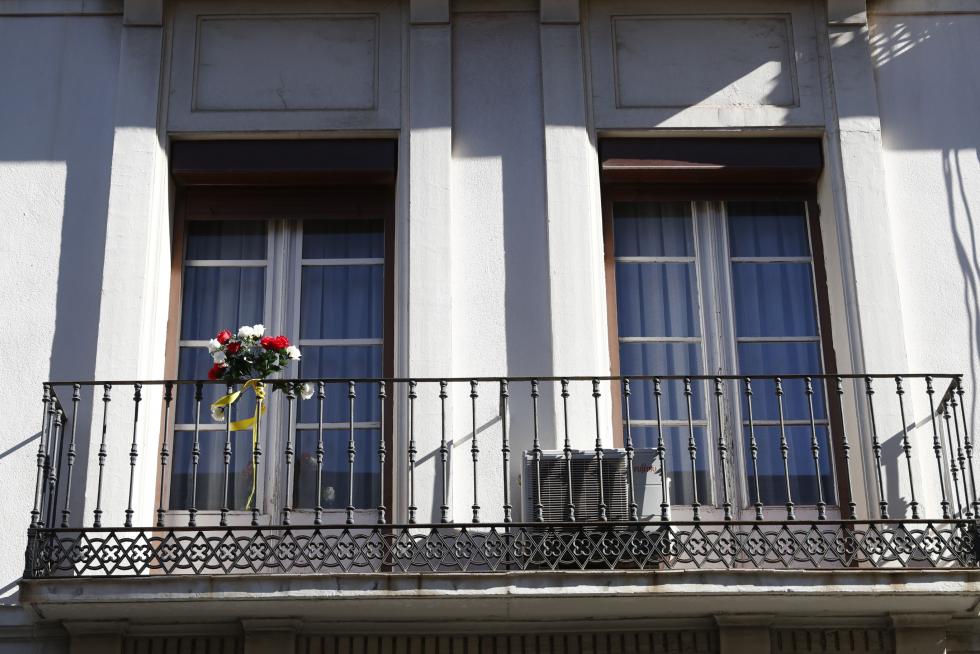Balcones engalanados en el Día del Pilar