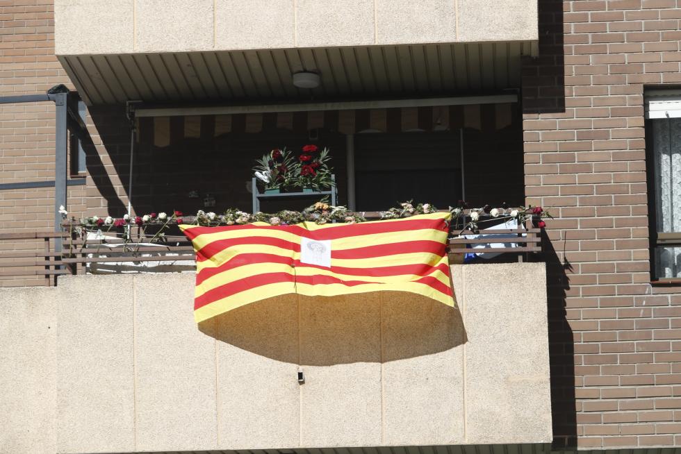Balcones engalanados en el Día del Pilar