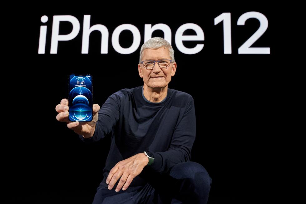 Cupertino (United States), 13/10/2020.- Handout image released by Apple showing Apple CEO Tim Cook kicking off a special event at Apple Park in Cupertino, California, USA, 13 October 2020. Apple is expected to introduce several new products including a new iPhone. (Estados Unidos) EFE/EPA/BROOKS KRAFT / APPLE INC. / HO EDITORIAL USE ONLY, NO SALES Apple special event