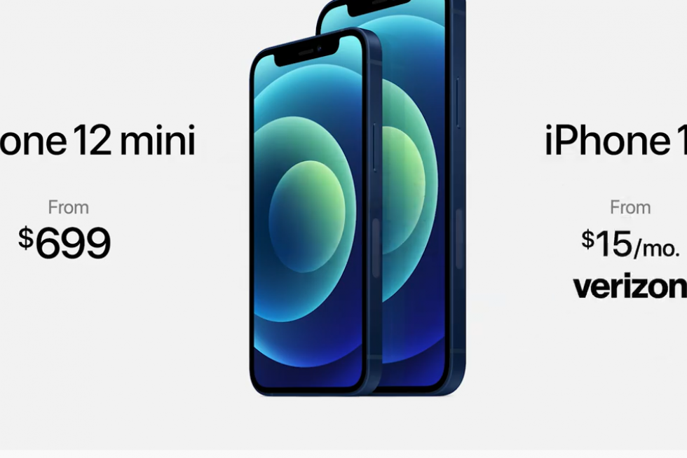 Cupertino (United States), 13/10/2020.- Handout image released by Apple showing Apple CEO Tim Cook showcasing the all-new iPhone 12 Pro during a special event at Apple Park in Cupertino, California, USA, 13 October 2020. Apple is expected to introduce several new products including a new iPhone. (Estados Unidos) EFE/EPA/BROOKS KRAFT / APPLE INC. / HO EDITORIAL USE ONLY, NO SALES Apple special event