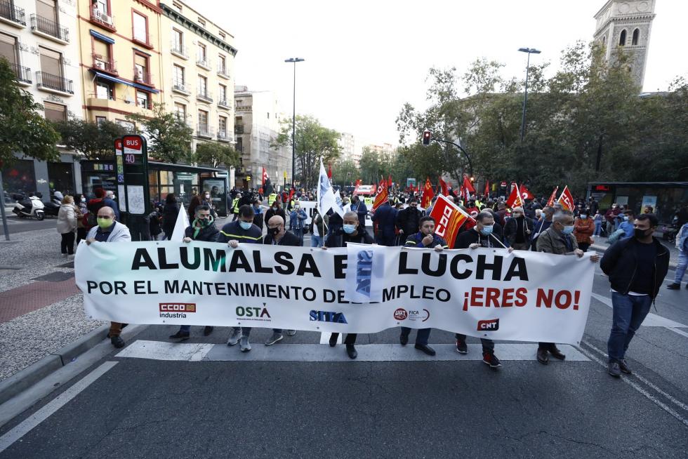 Manifestación de trabajadores de Alumalsa, este sábado en Zaragoza.