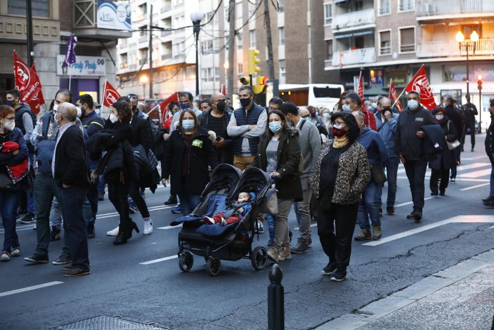 Manifestación de trabajadores de Alumalsa, este sábado en Zaragoza.