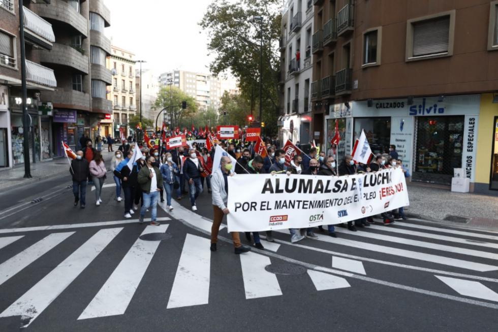 Manifestación de trabajadores de Alumalsa, este sábado en Zaragoza.