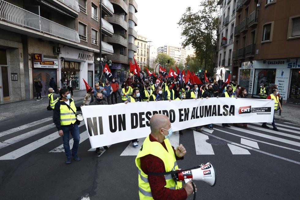 Manifestación de trabajadores de Alumalsa, este sábado en Zaragoza.