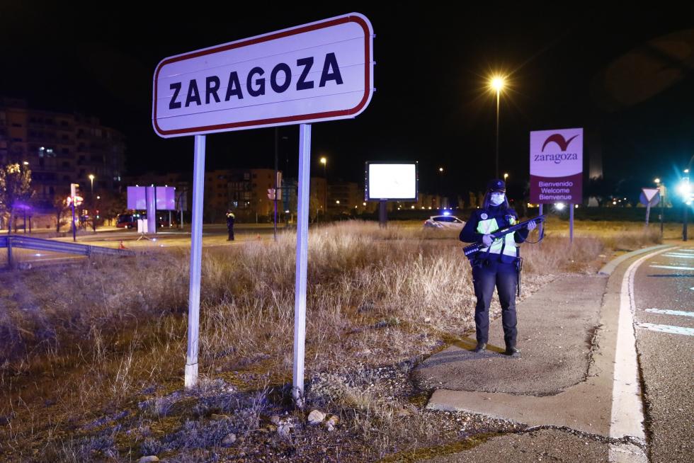 Fuerzas y Cuerpos de Seguridad vigilan el confinamiento de Zaragoza