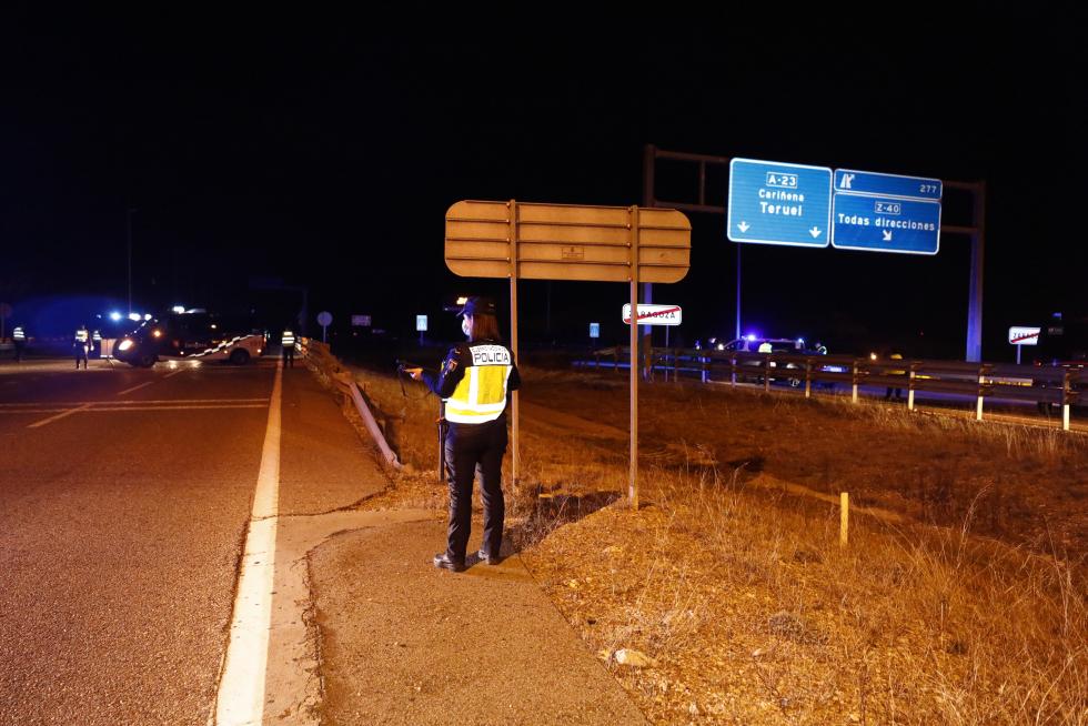 Fuerzas y Cuerpos de Seguridad vigilan el confinamiento de Zaragoza