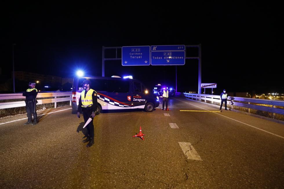 Fuerzas y Cuerpos de Seguridad vigilan el confinamiento de Zaragoza