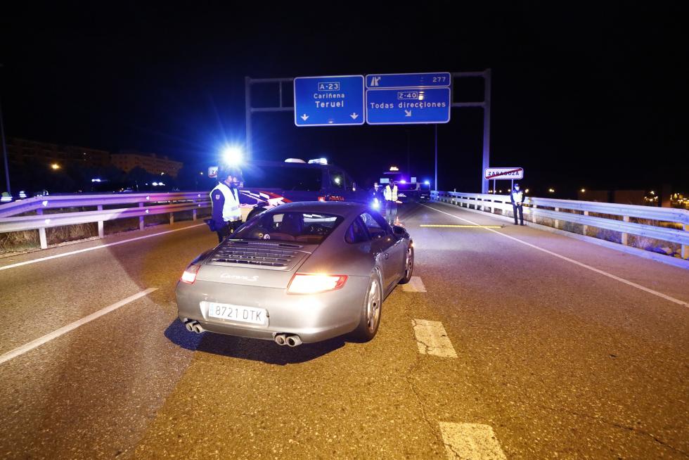 Fuerzas y Cuerpos de Seguridad vigilan el confinamiento de Zaragoza