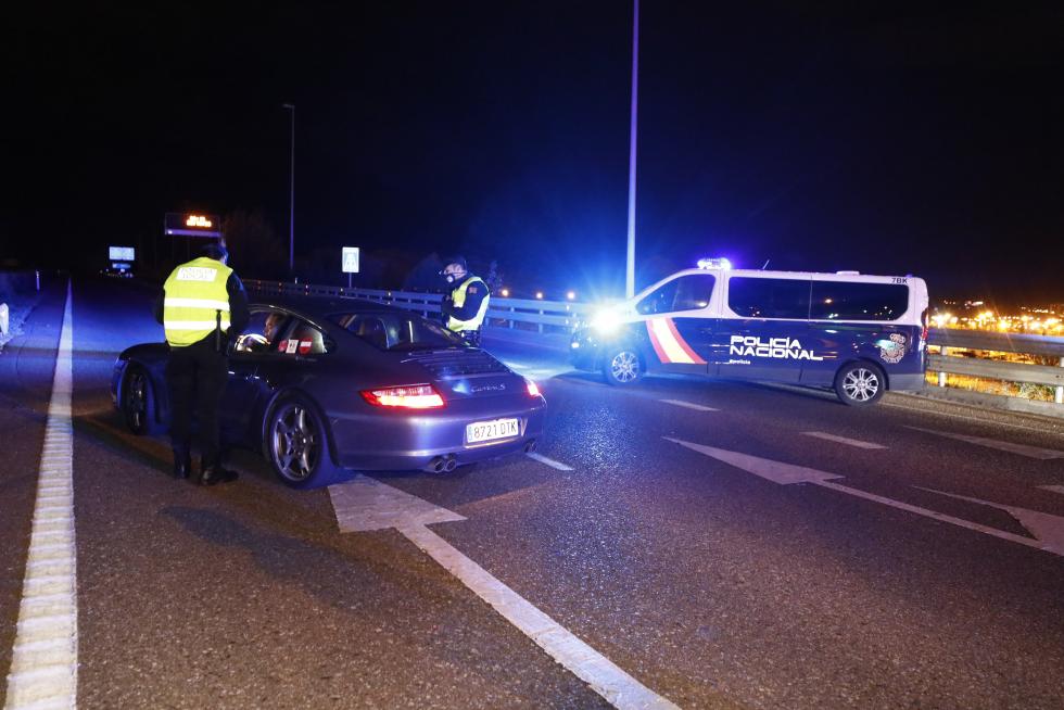 Fuerzas y Cuerpos de Seguridad vigilan el confinamiento de Zaragoza
