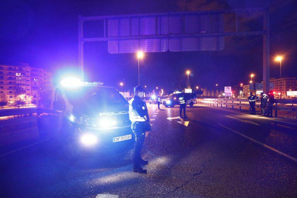 Fuerzas y Cuerpos de Seguridad vigilan el confinamiento de Zaragoza