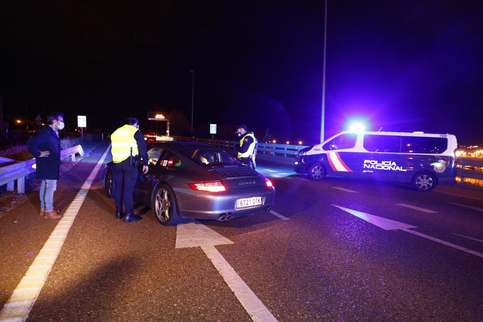Fuerzas y Cuerpos de Seguridad vigilan el confinamiento de Zaragoza