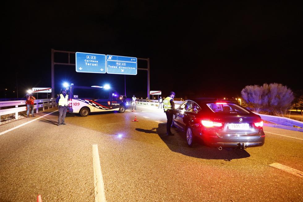Fuerzas y Cuerpos de Seguridad vigilan el confinamiento de Zaragoza