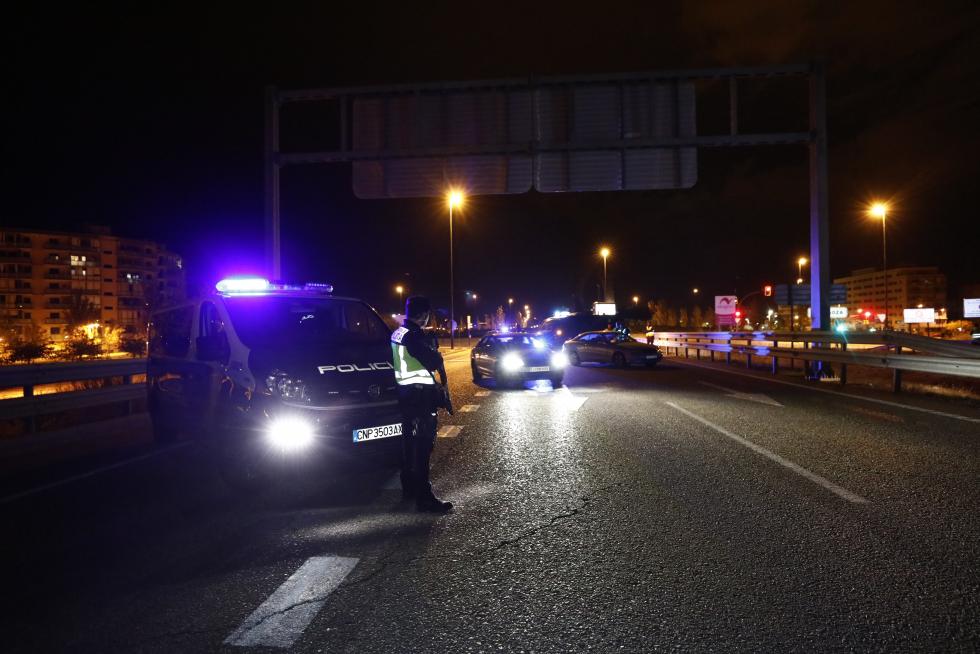 Fuerzas y Cuerpos de Seguridad vigilan el confinamiento de Zaragoza