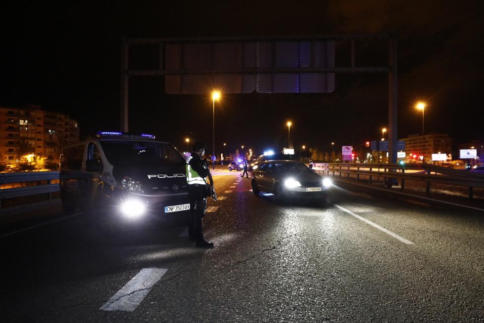 Fuerzas y Cuerpos de Seguridad vigilan el confinamiento de Zaragoza