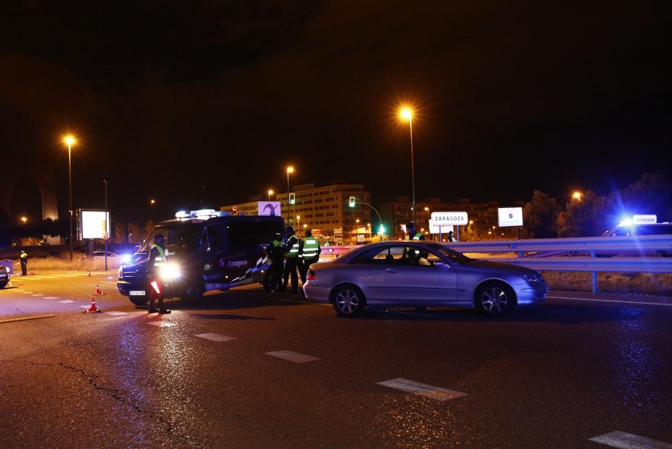 Fuerzas y Cuerpos de Seguridad vigilan el confinamiento de Zaragoza