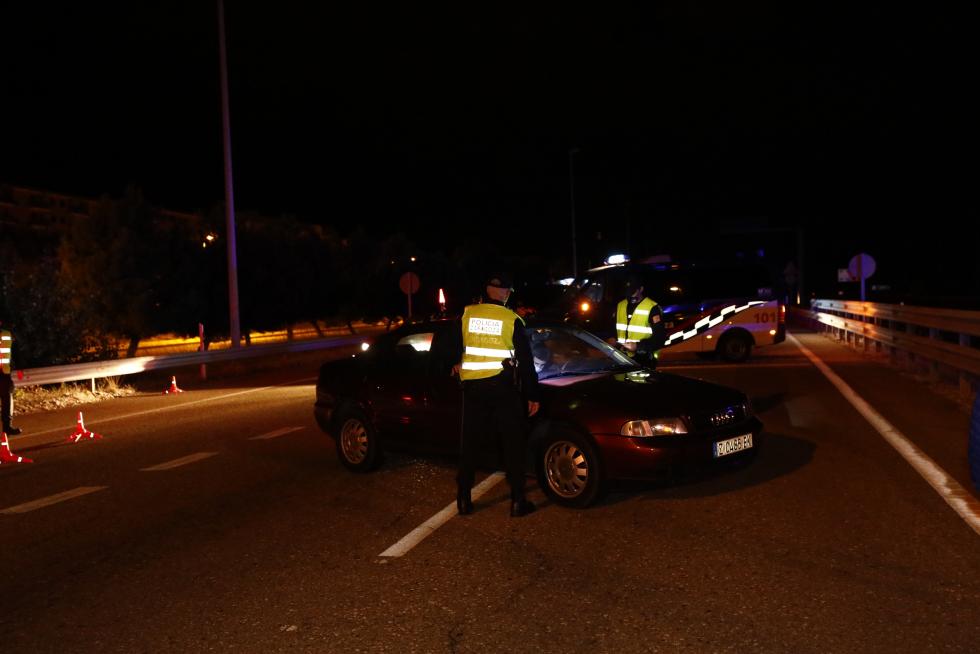 Fuerzas y Cuerpos de Seguridad vigilan el confinamiento de Zaragoza