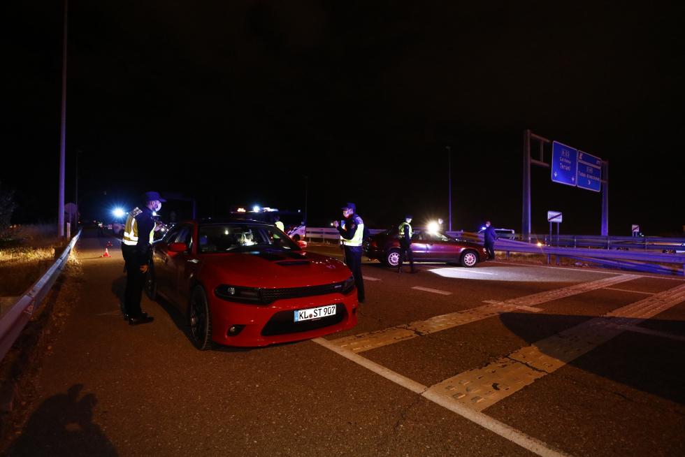 Fuerzas y Cuerpos de Seguridad vigilan el confinamiento de Zaragoza