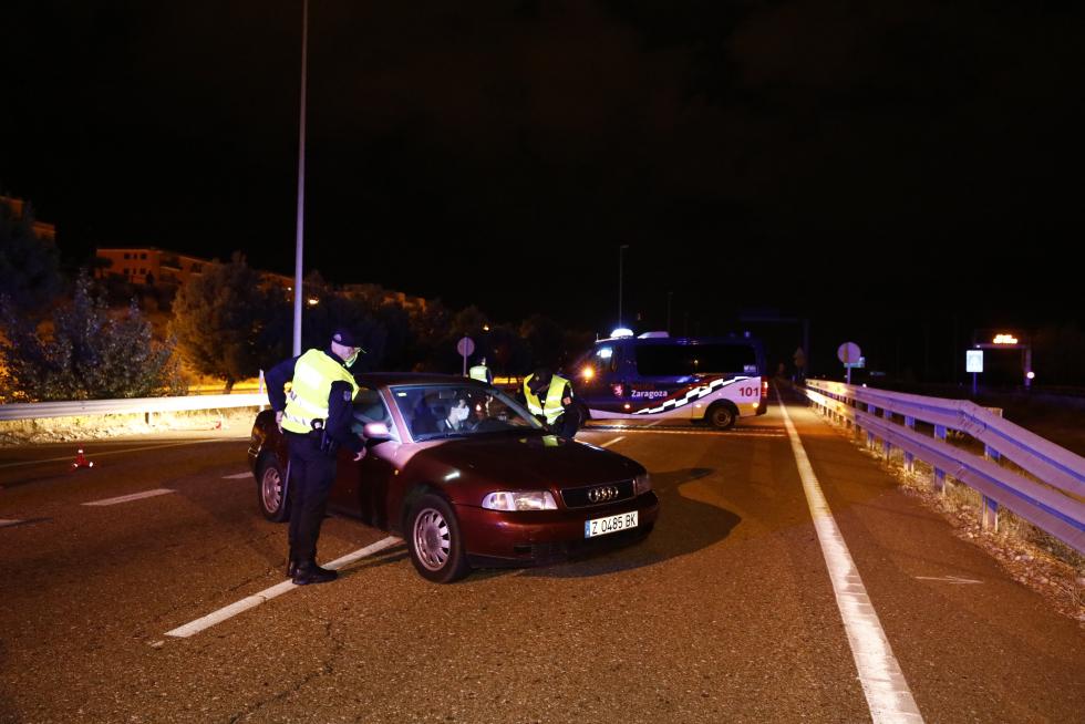 Fuerzas y Cuerpos de Seguridad vigilan el confinamiento de Zaragoza