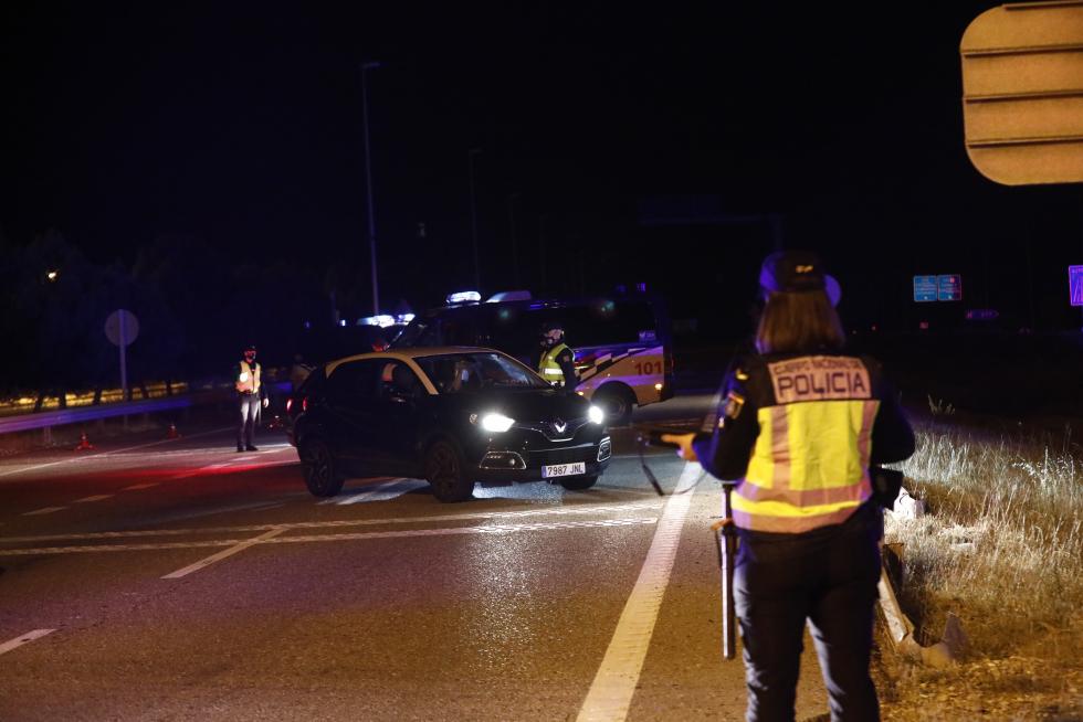Fuerzas y Cuerpos de Seguridad vigilan el confinamiento de Zaragoza
