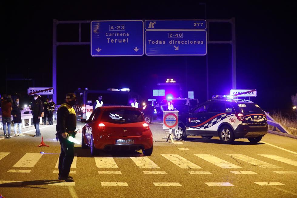 Fuerzas y Cuerpos de Seguridad vigilan el confinamiento de Zaragoza