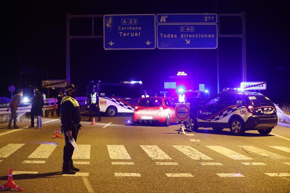 Fuerzas y Cuerpos de Seguridad vigilan el confinamiento de Zaragoza
