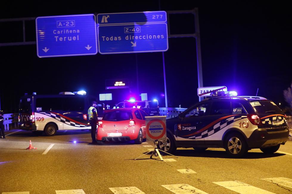 Fuerzas y Cuerpos de Seguridad vigilan el confinamiento de Zaragoza