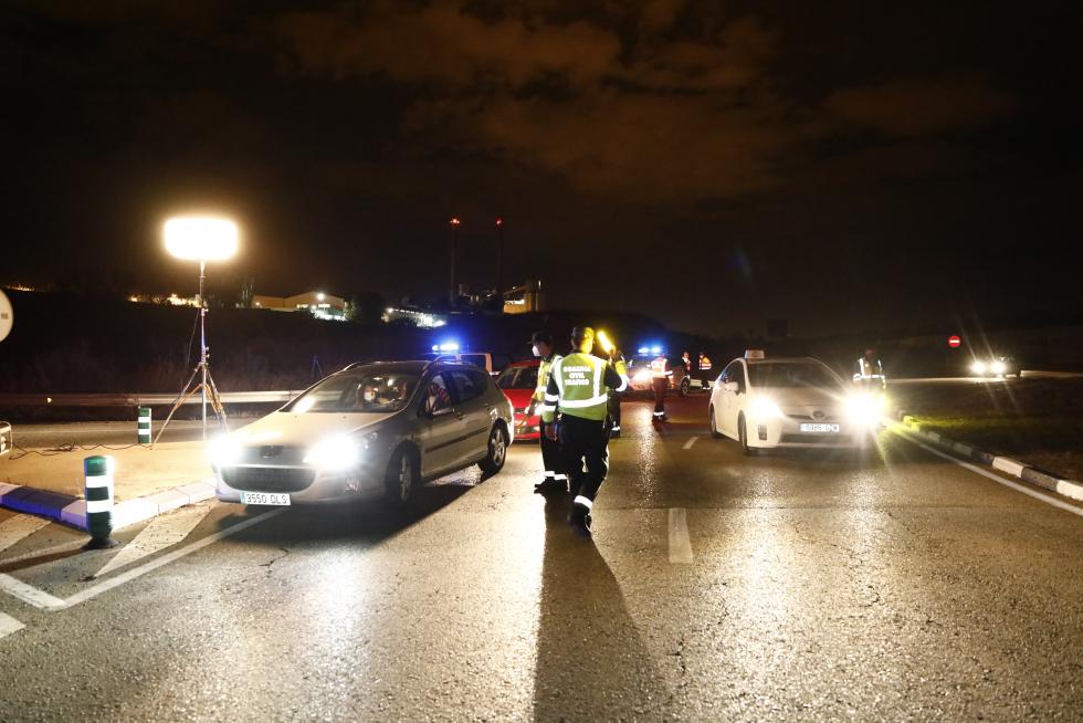 Fuerzas y Cuerpos de Seguridad vigilan el confinamiento de Zaragoza