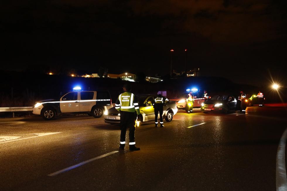 Fuerzas y Cuerpos de Seguridad vigilan el confinamiento de Zaragoza