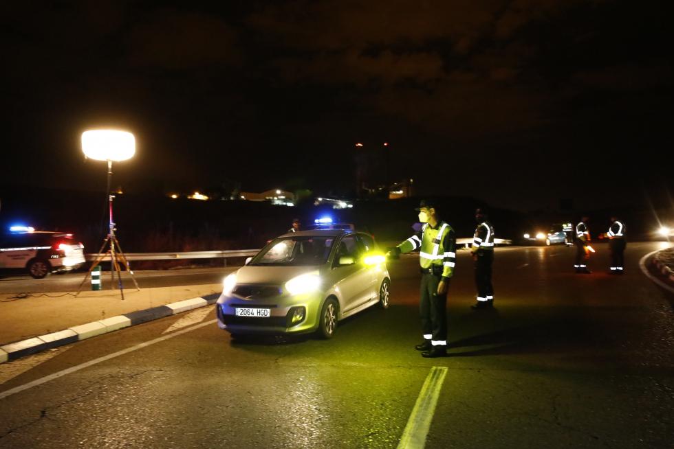 Fuerzas y Cuerpos de Seguridad vigilan el confinamiento de Zaragoza