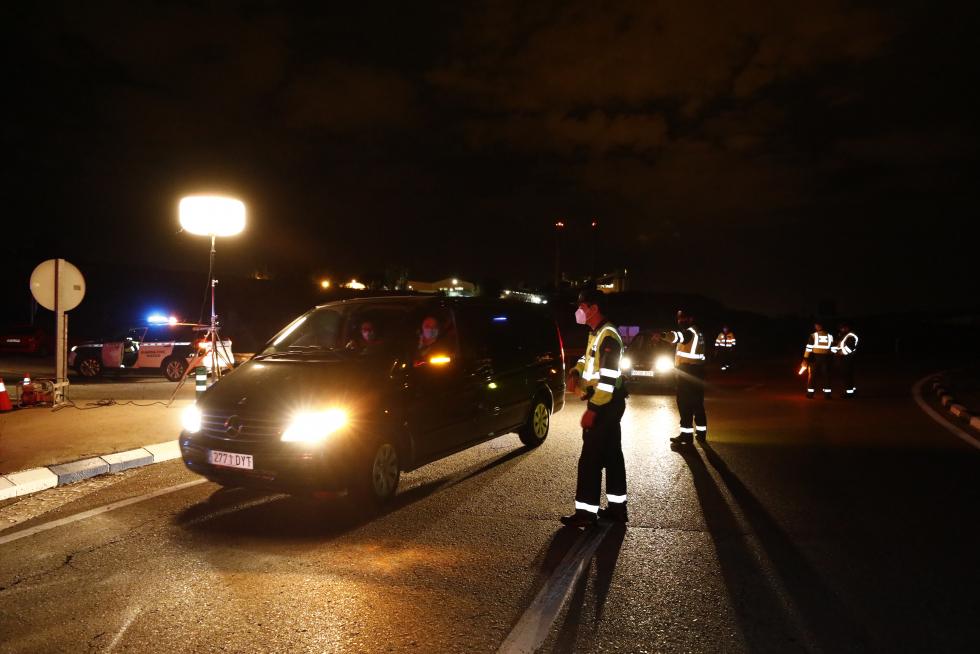Fuerzas y Cuerpos de Seguridad vigilan el confinamiento de Zaragoza