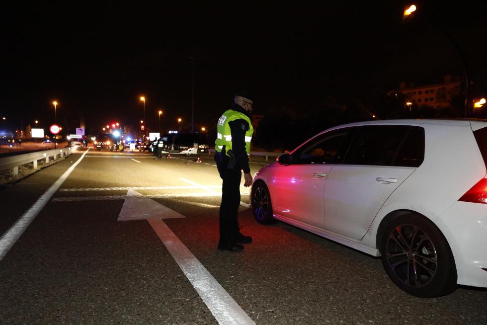 Fuerzas y Cuerpos de Seguridad vigilan el confinamiento de Zaragoza