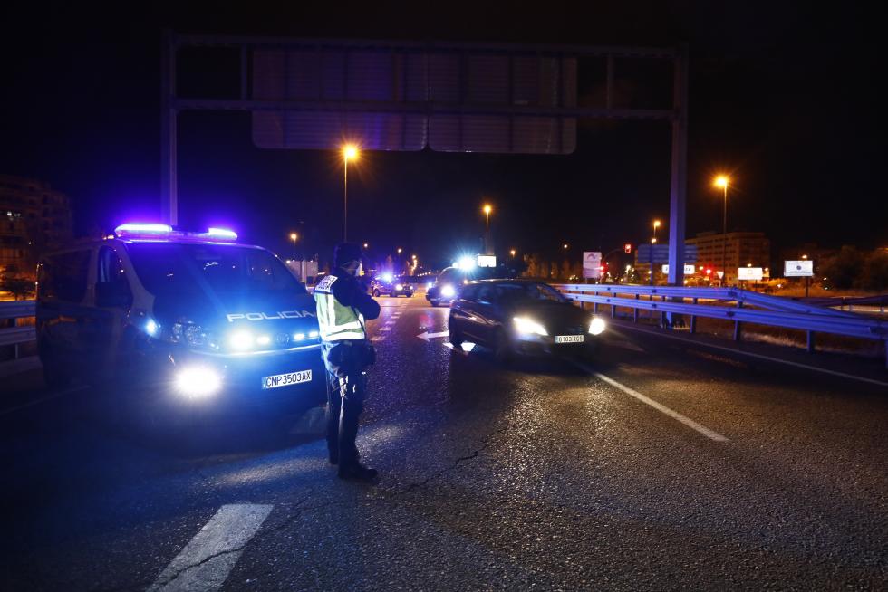 Fuerzas y Cuerpos de Seguridad vigilan el confinamiento de Zaragoza