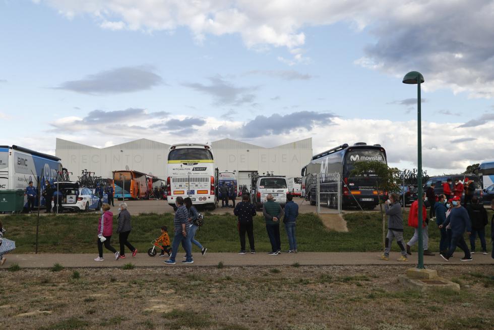 Ambiente en Ejea de los Caballeros, escenario del final de la cuarta etapa de la Vuelta a España