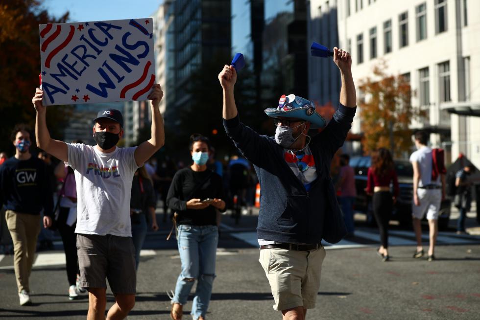 Euforia en las calles de Washington tras la victoria de Biden.
