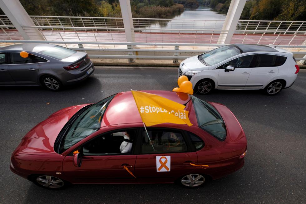 La 'marea naranja' de la concertada abarrota las calles contra la ley Celaá