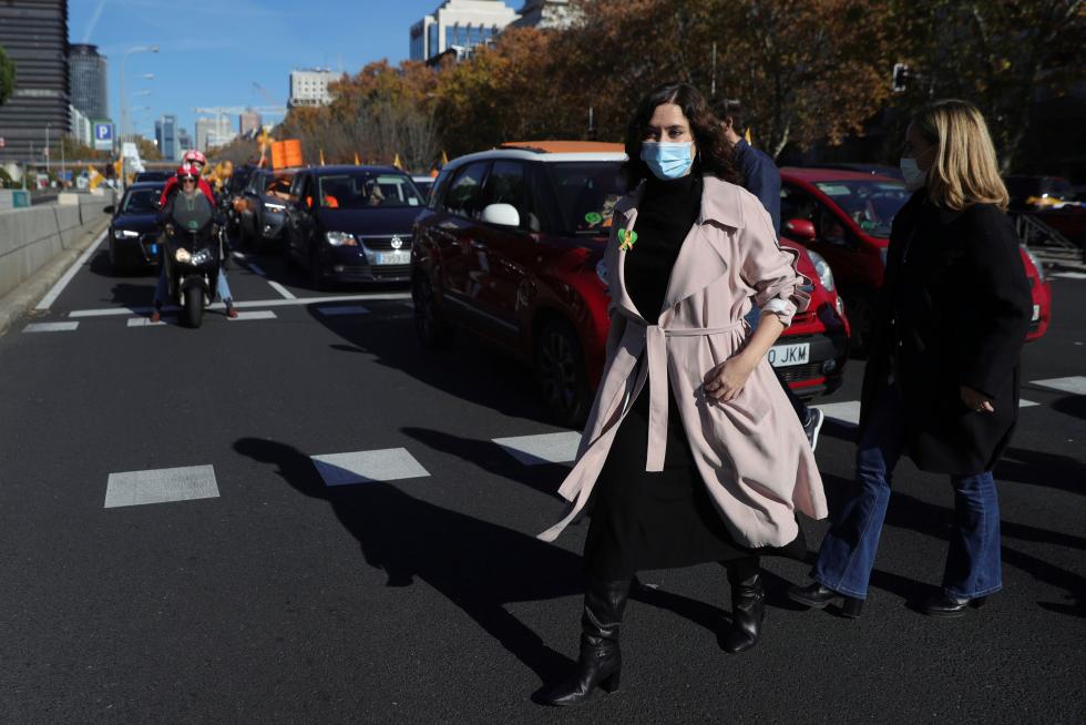La 'marea naranja' de la concertada abarrota las calles en contra de la ley Celaá