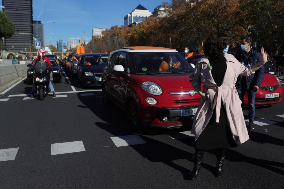 La 'marea naranja' de la concertada abarrota las calles en contra de la ley Celaá