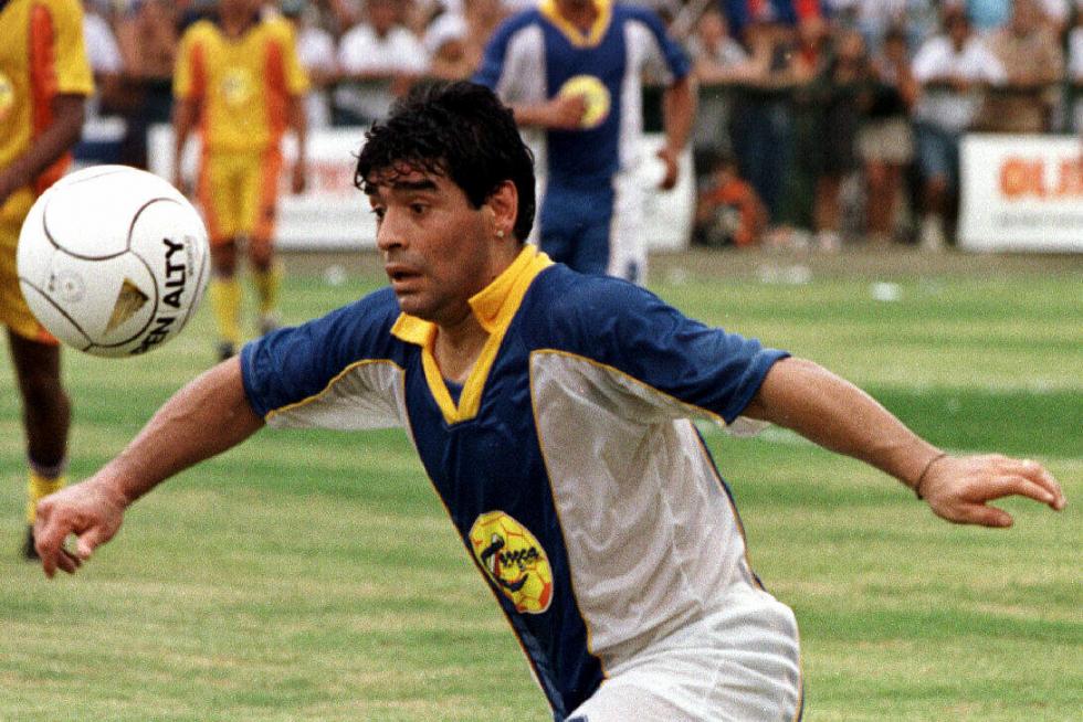 Durante un partido amistoso en la inauguración del Careca Sport Center en Campinas, Brasil, 02/02/1998