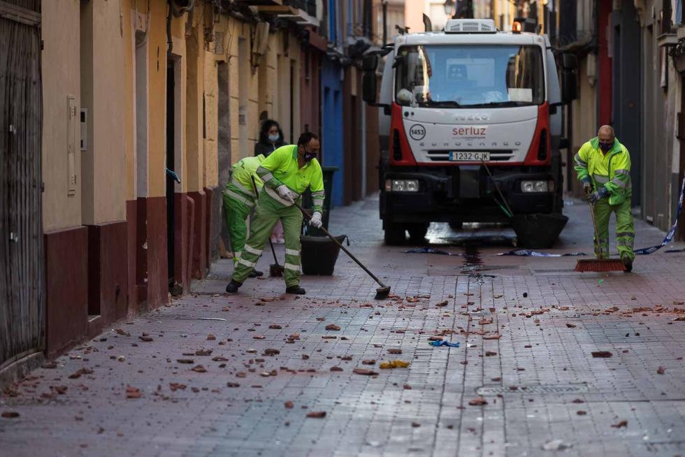Tres okupas, detenidos por arrojar objetos desde un tejado de la calle Pignatelli