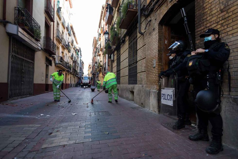 Tres okupas, detenidos por arrojar objetos desde un tejado de la calle Pignatelli
