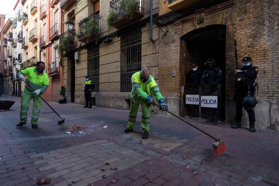 Tres okupas, detenidos por arrojar objetos desde un tejado de la calle Pignatelli