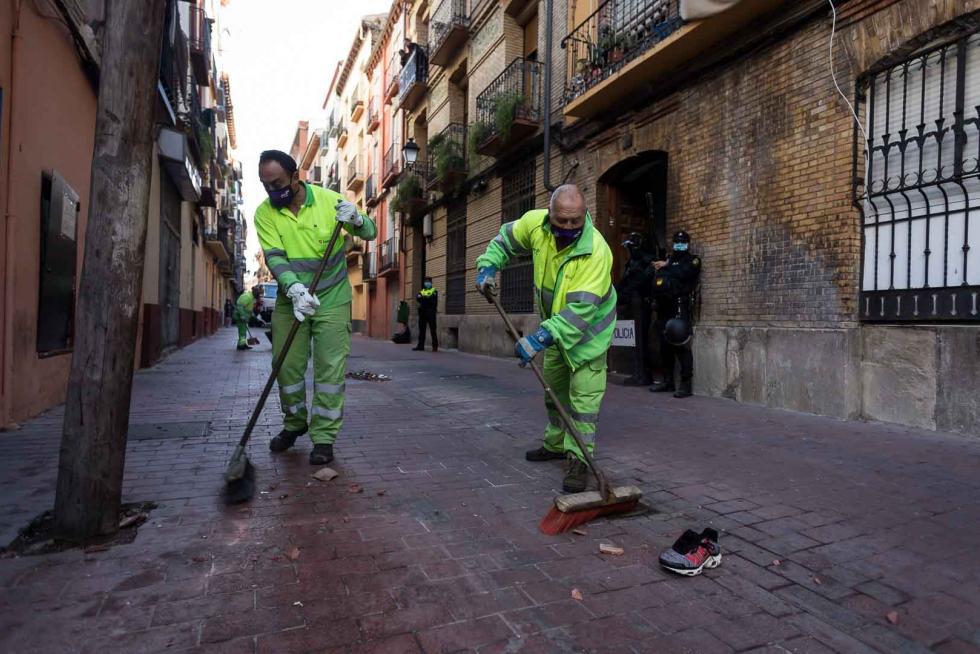 Tres okupas, detenidos por arrojar objetos desde un tejado de la calle Pignatelli