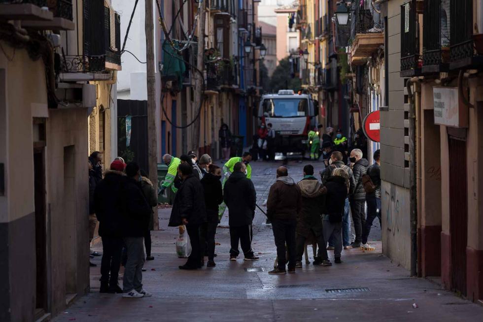 Tres okupas, detenidos por arrojar objetos desde un tejado de la calle Pignatelli