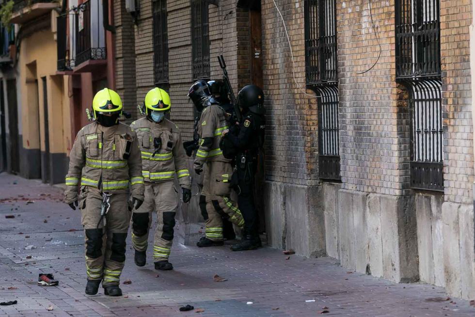 Tres okupas, detenidos por arrojar objetos desde un tejado de la calle Pignatelli